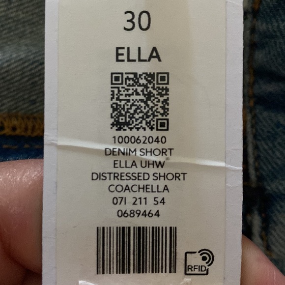 Ella Dynamite Denim Shorts - Picture 3 of 3